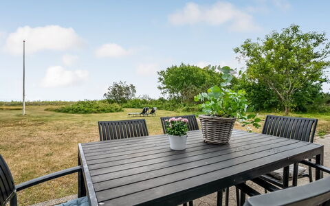 Donka - 25M from the Sea: Piscina, Mueble Para Exteriores, Mueble, Recurso, Losa, Eco Hotel, Sombra, Silla, Ocio, Inmuebles