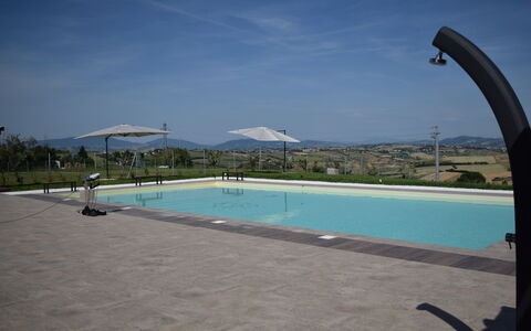 Casa In Collina: Piscina, Sombra, Mueble Para Exteriores, Recurso, Ciudad De Vacaciones, Sunlounger, Loseta