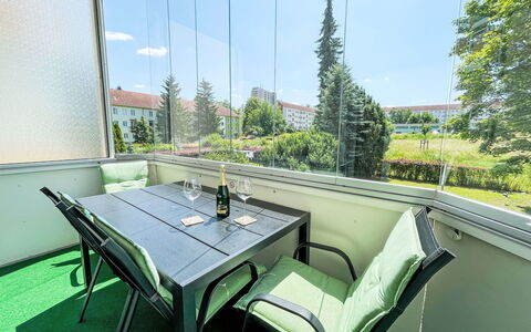 Stadtwohnung in Pirna: Mueble, Silla, Sombra, Mesa De Café, Mueble Para Exteriores, Balcón