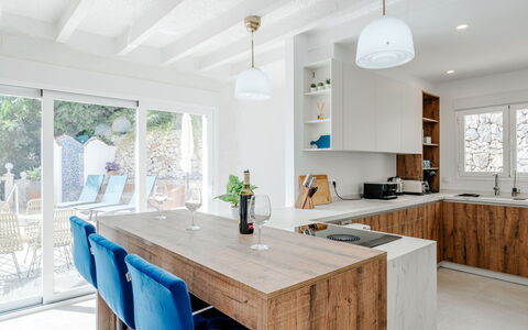 Brisa del Mar: Mueble, Mostrador, Cocina, Diseño De Interiores, Gabinetes, Piso, Madera, Suelo, Techo, Aparato De Cocina