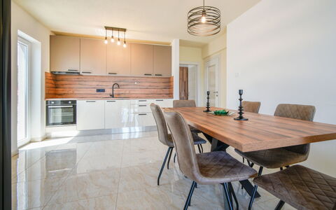 Opatija Pobri 137: Departamento, Ciudad, Barrio, Condominio, Barrio Residencial, Área Metropolitana, Diseño Urbano, Asentamientos Humanos, Balcón, Uso Mixto