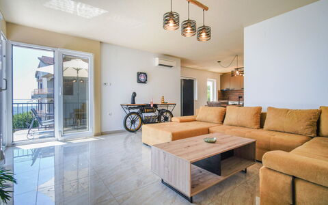 Opatija Pobri 137: Departamento, Ciudad, Barrio, Condominio, Barrio Residencial, Área Metropolitana, Diseño Urbano, Asentamientos Humanos, Balcón, Uso Mixto