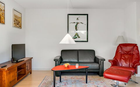 Ilmo - 1.9Km from the Sea: Mueble, Diseño De Interiores, Piso, Sofá, Pared, Suelo, Madera, Mesa, Sala, Habitación