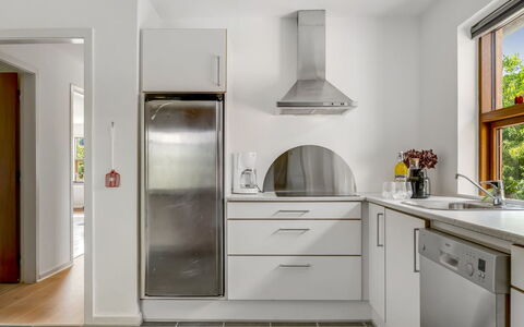 Ilmo - 1.9Km from the Sea: Aparato De Cocina, Cocina, Mostrador, Electrodoméstico, Gabinetes, Piso, Diseño De Interiores, Electrodoméstico, Madera, Casa