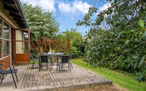 Ilmo - 1.9Km from the Sea: Cabaña, Patio Interior, Yarda, Edificios Del Jardín, Cobertizo, Vía Muerta, Mueble Para Exteriores, Cuarto De Troncos, Estructura Al Aire Libre, Choza