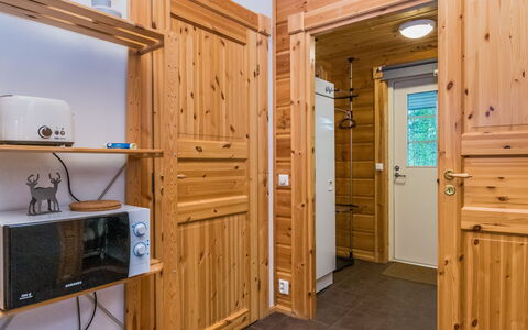 Joutsen: Mueble Para Exteriores, Arbusto, Casa, Mesa Al Aire Libre, Mueble, Casa, Jardín, Césped, Patio Interior, Inmuebles