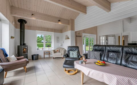 Blesse - 500M to the Fjord: Madera, Piso, Diseño De Interiores, Techo, Suelo, Mueble, Casa, Suelos De Madera, Sala, Casa
