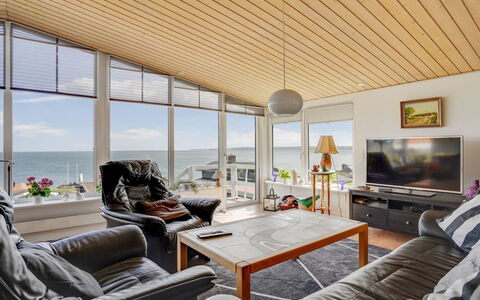 Fani - 150M from the Sea: Mueble, Madera, Diseño De Interiores, Suelo, Techo, Piso, Sofá, Casa, Sala, Suelos De Madera