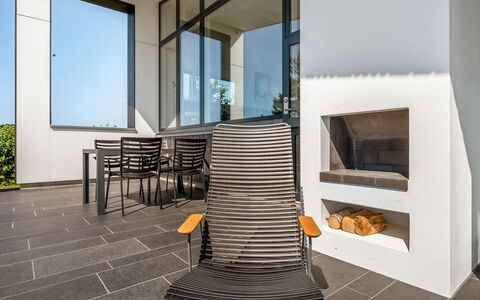 Nille - 30M from the Sea: Madera, Casa, Porche, Cubierta, Madera Dura, Techo, Manchas De Madera, Suelos De Madera, Eco Hotel