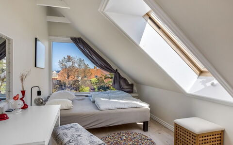 Paale - 208M from the Sea: Habitación, Cama, Diseño De Interiores, Mueble, Techo, Madera, Linos, Suelo, Sábana, Lecho