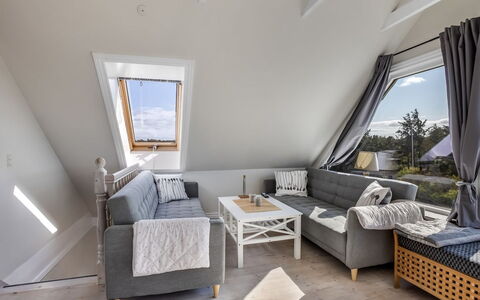 Paale - 208M from the Sea: Mueble, Madera, Piso, Diseño De Interiores, Casa, Suelo, Sofá, Sala, Suelos De Madera, Habitación
