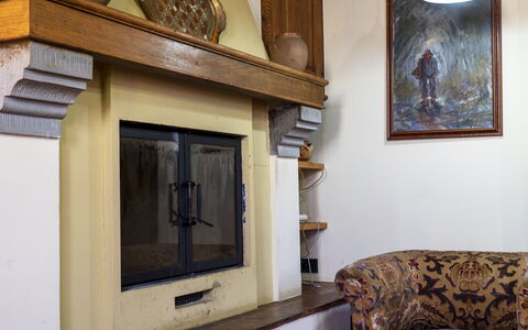 Country Historical House Lucca: Madera, Diseño De Interiores, Piso, Mueble, Suelo, Habitación, Marco, Sala, Hogar, Manchas De Madera