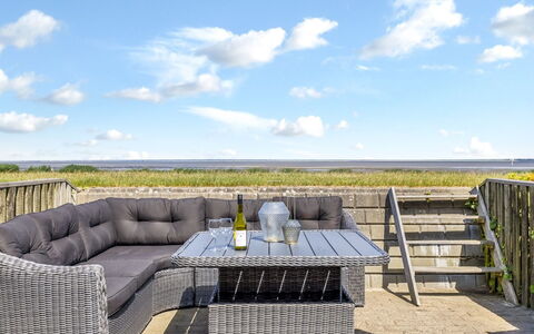 Kjera - 2.4Km from the Sea: Mueble, Mueble Para Exteriores, Mesa Al Aire Libre, Cubierta, Silla, Madera Dura, Tablón, Patio, Estructura Al Aire Libre, Balcón