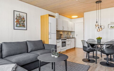 Kjera - 2.4Km from the Sea: Diseño De Interiores, Mueble, Piso, Suelo, Madera, Sofá, Sala, Techo, Habitación, Suelos De Madera