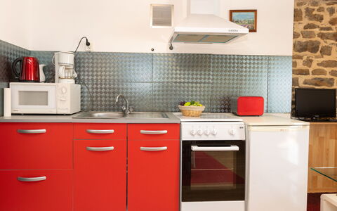 Les Jardins: Aparato De Cocina, Cocina, Electrodoméstico, Mostrador, Gabinetes, Electrodoméstico, Diseño De Interiores, Estufa De Cocina, Fregadero, Mueble