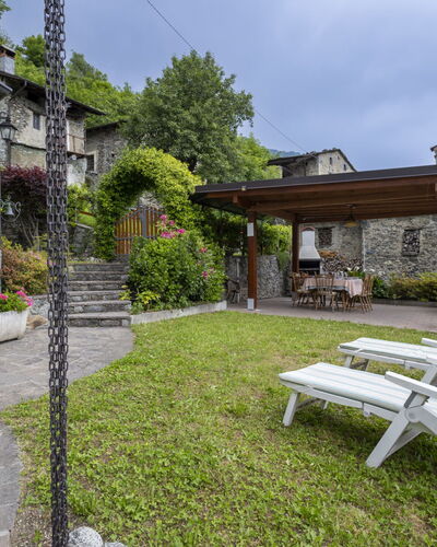Moncucco Mountain Home: Cabaña, Losa, Maceta, Jardín, Planta De Casa, Yarda, Paisajismo, Patio Interior, Patio, Hacienda