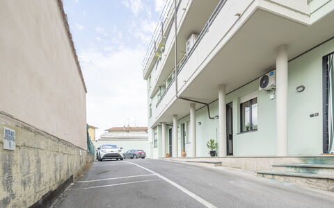 Casa Gioia In Lucca: Asfalto, Departamento, Carro Familiar, De Vehículos De Lujo, Balcón, Segmento D, Estacionamiento