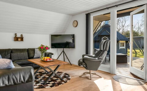 Hannele - 10Km from the Sea: Mueble, Diseño De Interiores, Piso, Madera, Suelo, Techo, Sofá, Suelos De Madera, Sala, Habitación