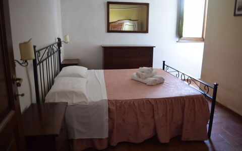 Oasi Della Pergola: Cama, Habitación, Mueble, Lecho, Sábana, Suelo, Madera, Diseño De Interiores, Piso, Marco De La Cama