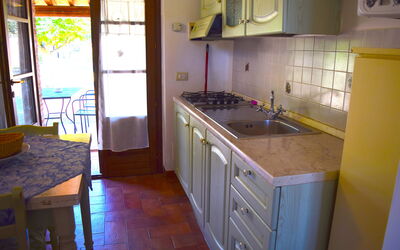 Nido: Cocina, Mostrador, Madera, Piso, Mueble, Diseño De Interiores, Aparato De Cocina, Fregadero, Suelo, Electrodoméstico