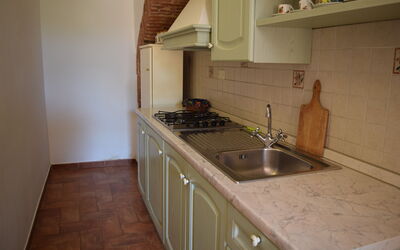 Arco Grande: Cocina, Mostrador, Piso, Madera, Diseño De Interiores, Aparato De Cocina, Electrodoméstico, Fregadero, Gabinetes, Suelo