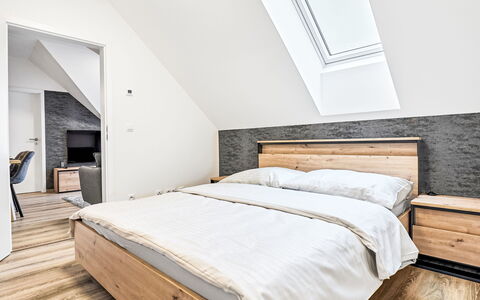 Loucna Pod Klínovcem 178: Madera, Habitación, Piso, Suelos De Madera, Suelo, Cama, Diseño De Interiores, Mueble, Casa, Lecho