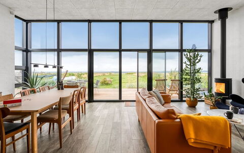 Bondi - 75M from the Sea: Hierba, Pradera, El Terreno Del Lote, Cabaña, Área Rural, Prado, Edificios Del Jardín, Jardín, Cobertizo