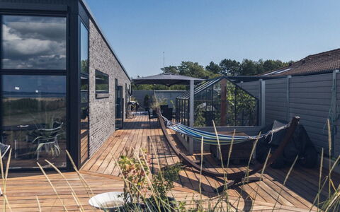 Bondi - 75M from the Sea: Hierba, Pradera, El Terreno Del Lote, Cabaña, Área Rural, Prado, Edificios Del Jardín, Jardín, Cobertizo