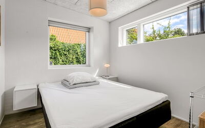 Bondi - 75M from the Sea
