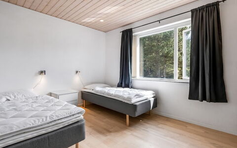 Jonce - 800M from the Sea: Madera, Techo, Suelo, Habitación, Lecho, Cama, Madera Dura, Suelos De Madera, Sábana
