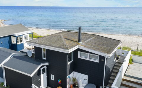 Folkhart - 10M from the Sea: Departamento, Condominio, Inmuebles, Balcón, Villa, Hotel