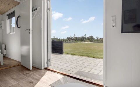 Lovis - 900M from the Sea: Cabaña, Patio Interior, Yarda, Edificios Del Jardín, Cobertizo, Vía Muerta, Mueble Para Exteriores, Cuarto De Troncos, Estructura Al Aire Libre, Choza