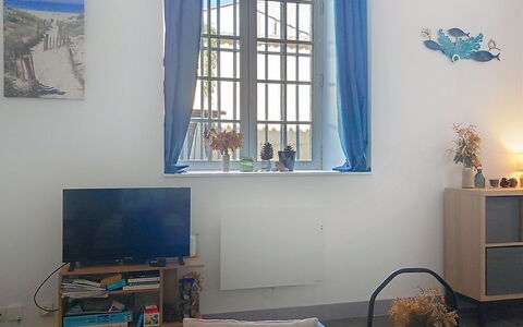 Le Couvent: Azul, Diseño De Interiores, Mueble, Encendiendo, Habitación, Suelo, Sala, Manchas De Madera, Silla