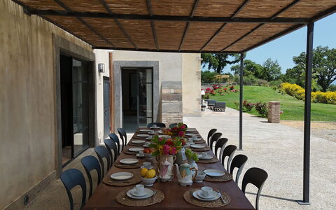 Villa Sassinoro: Mueble, Mueble Para Exteriores, Mesa, Silla, Mesa Al Aire Libre, Cocina Y Comedor Mesa, Sombra, Estructura Al Aire Libre, Patio, Jardín