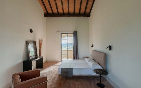 Villa Sassinoro: Diseño De Interiores, Mueble, Suelo, Piso, Techo, Casa, Habitación, Habitación, Marco De La Cama, Cama