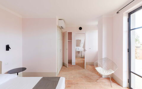 Villa Sassinoro: Suelo, Piso, Casa, Departamento, Habitación, Silla, Cama, Balcón