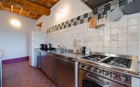 Mensano Old Town Apartment: Cocina, Piso, Aparato De Cocina, Mostrador, Electrodoméstico, Techo, Suelo, Estufa De Cocina, Estufa De Gas, Estufa