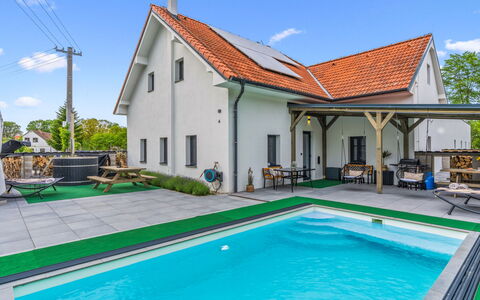 Party & Friends Villa: Piscina, Casa, Ocio, Cabaña, Eco Hotel, Inmuebles, Mueble Para Exteriores, Recurso, Casa De Campo