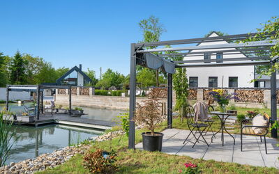 Party & Friends & Pool Villa