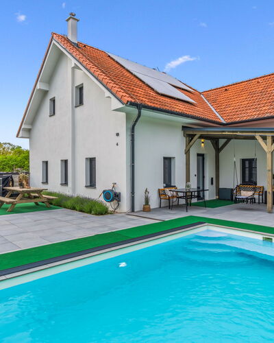 Party & Friends & Pool Villa