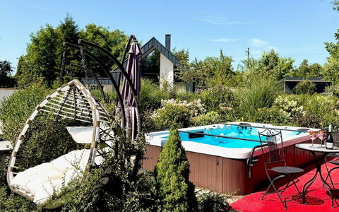 Luxury Palace with Swimming Spa&Jacuzzi: Jardín, Piscina, Mueble Para Exteriores, Arbusto, Mueble, Paraguas, Silla, Patio Interior, Recurso, Paisajismo