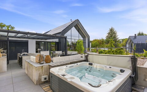 Luxury Palace with Swimming Spa&Jacuzzi: Piscina, Recurso, Material Compuesto, Sombra, Eco Hotel, Mueble Para Exteriores, Patio, Patio, Diseño, Silla