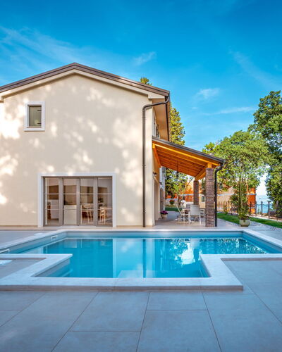 Casa Eva: Piscina, Casa, Barrio Residencial, Material Compuesto, Recurso, Inmuebles, Eco Hotel, Sombra, Fuente De Agua, Villa