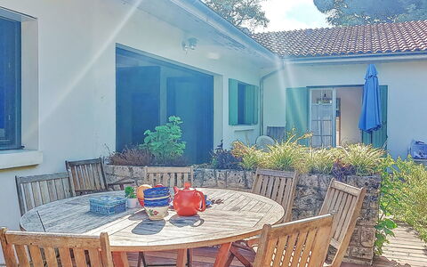 La Malaiguille: Mueble, Silla, Mesa, Mueble Para Exteriores, Cocina Y Comedor Mesa, Mesa Al Aire Libre, Sombra, Porche, Patio Interior, Yarda