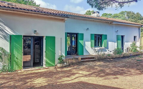 La Malaiguille: Puerta, Cabaña, Bicicleta, Sombra, Yarda