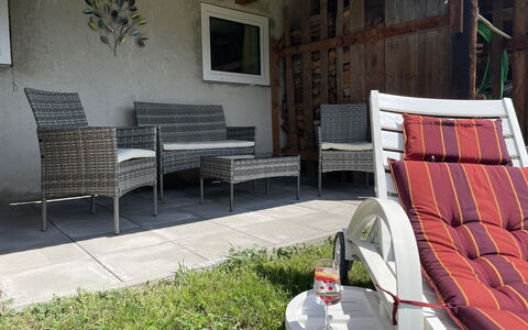 Panoramaperle: Mueble, Mueble Para Exteriores, Silla, Mesa, Mesa Al Aire Libre, Mesa De Café, Jardín, Patio Interior, Sombra, Patio