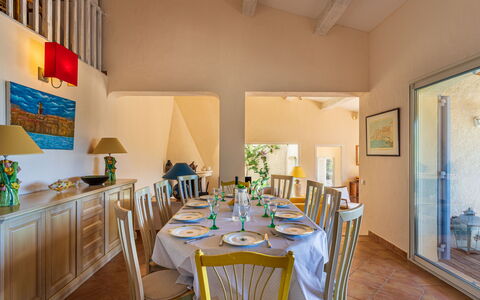 Manureva: Mueble, Diseño De Interiores, Silla, Piso, Mesa, Cocina Y Comedor Mesa, Suelo, Casa, Encendiendo, Comedor