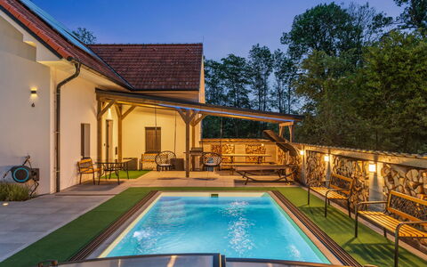 Luxury Retreat Resort: Piscina, Arquitectura, Recurso, Eco Hotel, Cabaña, Inmuebles, Casa De Campo, Cubierta, Villa, Porche
