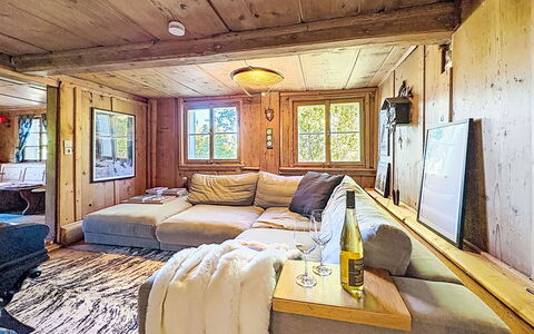 Winterberg: Madera, Mueble, Diseño De Interiores, Casa, Habitación, Suelo, Sala, Sofá, Techo, Cabaña