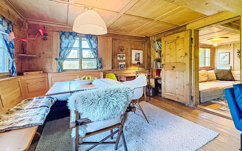 Winterberg: Madera, Mueble, Diseño De Interiores, Casa, Techo, Habitación, Suelo, Sala, Madera Dura, Cabaña